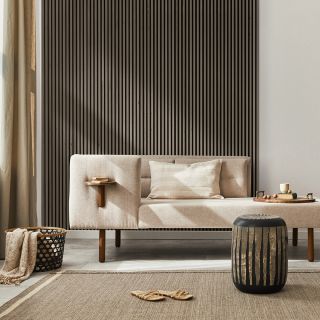 Obohaťte svůj interiér o moderní dotek s našimi akustickými lamelami LINEA HAKIRA v odstínu kaštanového dřeva. 🌰🖤 Těchto...